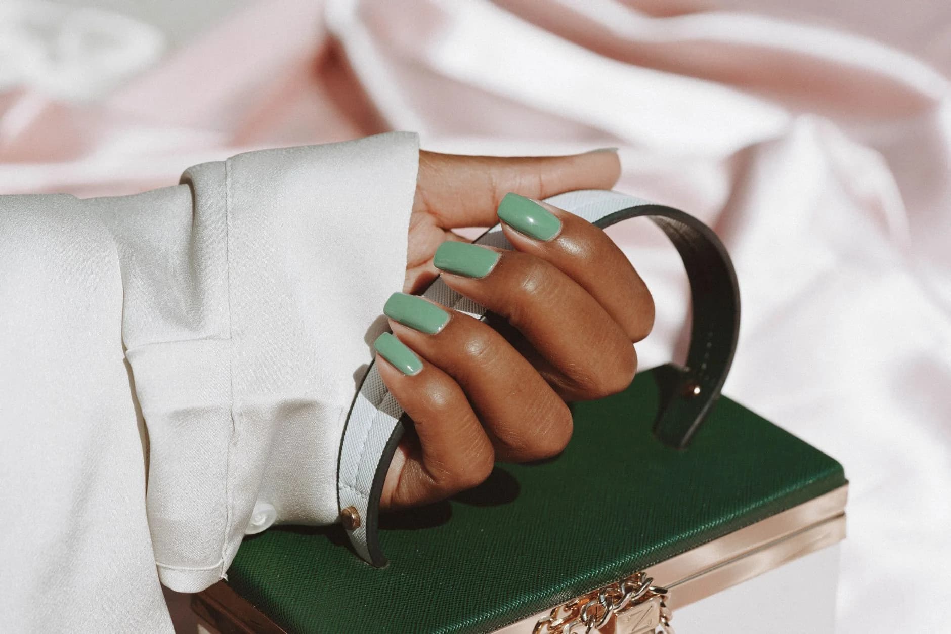Cover Image for New fashion trend of press-on nails shows up in Montréal
