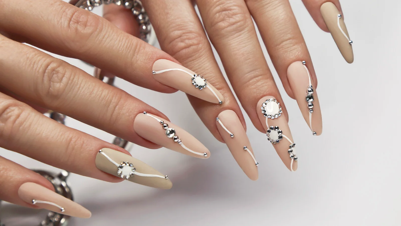 Cover Image for Montreal artists express themselves using press-on nails.