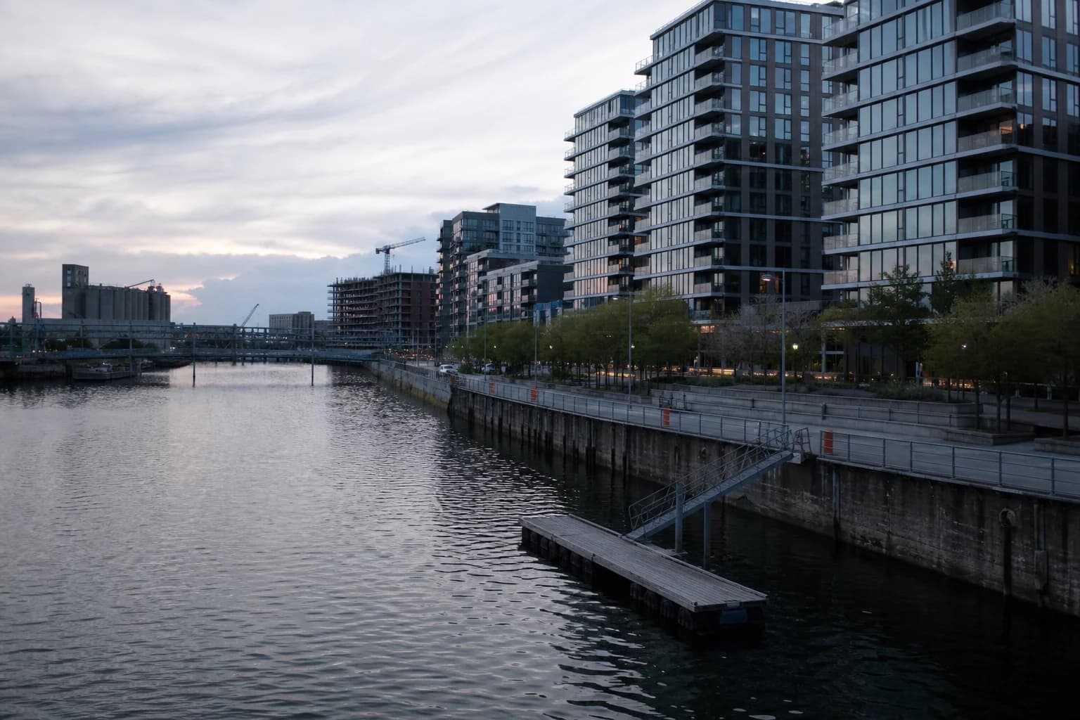 Cover Image for Montreal Waterfront Development: Eco Districts and Tech Hubs