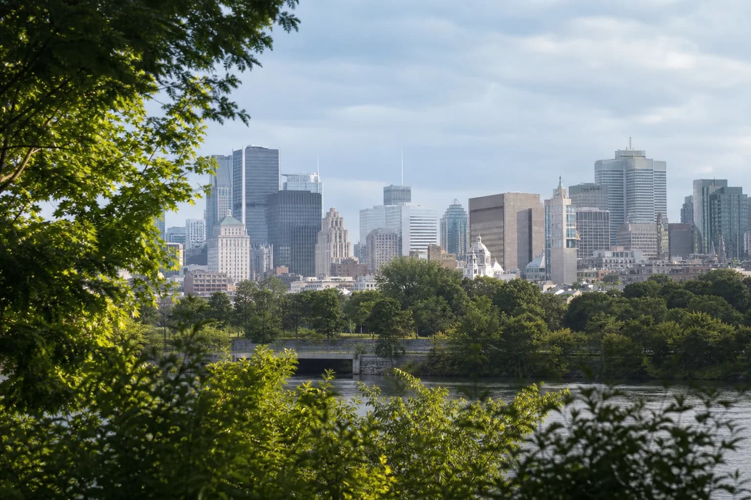 Cover Image for Montreal Municipal Green Bonds 2026: Transit Financing