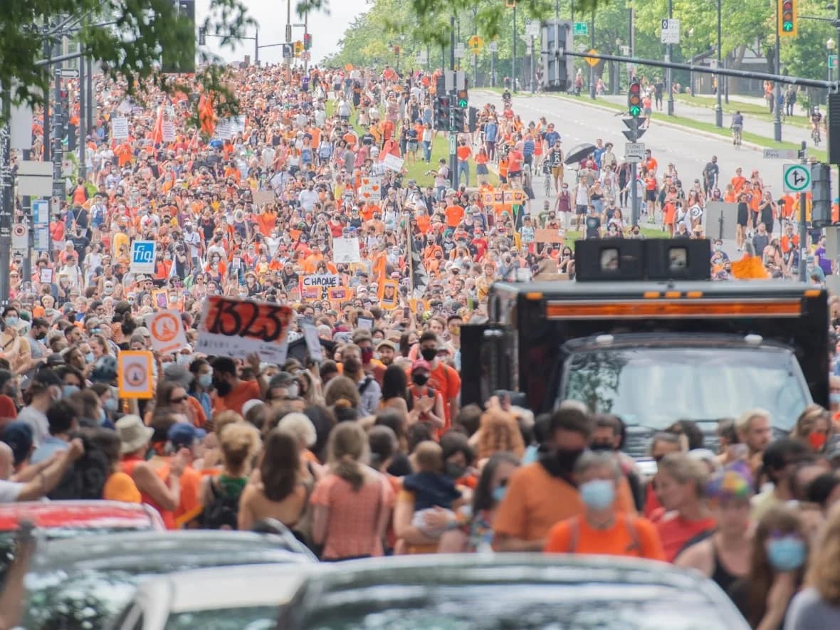 Cover Image for Montréal residents celebrate Canada Day